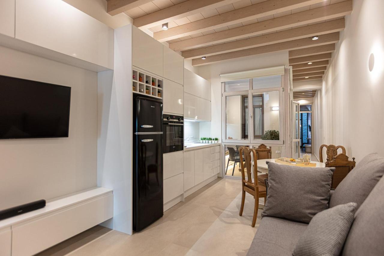 V77 Seafront Suites Rethymno  Exterior photo